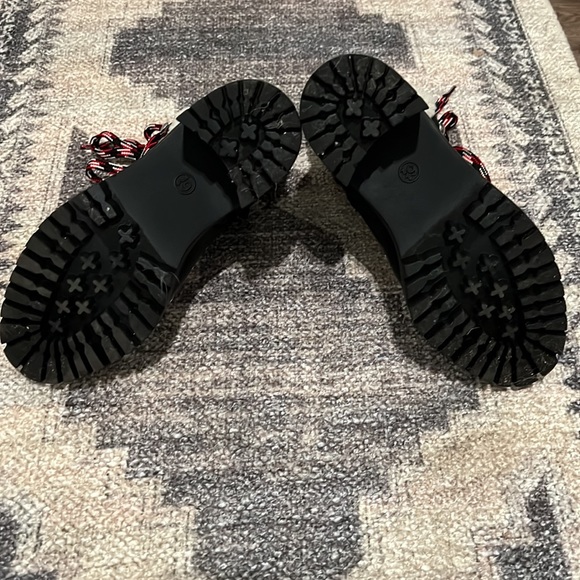 Universal Thread Lace Up Christmas Winter Boots Size 6.5 - Picture 9 of 9